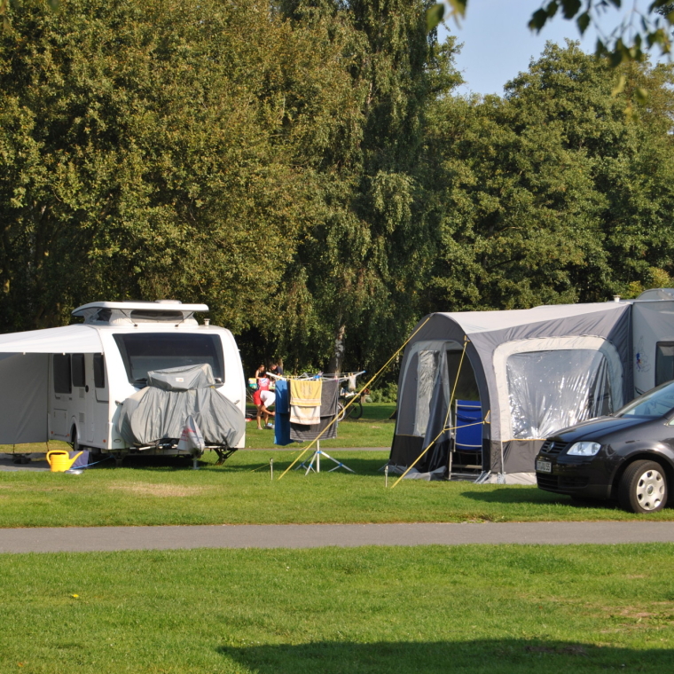 Parzellierte Standplätze auf der Wohnwagenwiese