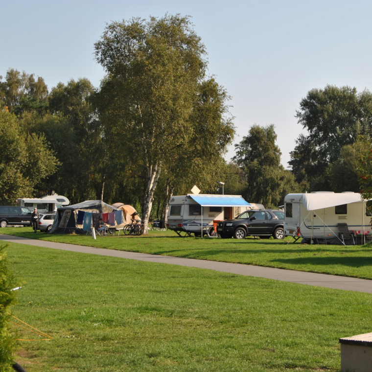 Standplätze für Wohnwagen auf der Wiese 5